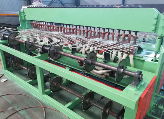 刀片刺繩護(hù)欄排焊機(jī)